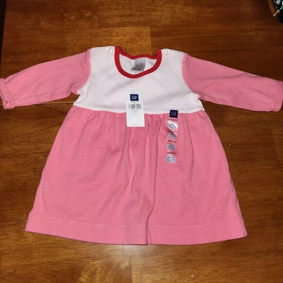 NWT Baby Gap Newborn girl dress color block pinks - Picture 1 of 1